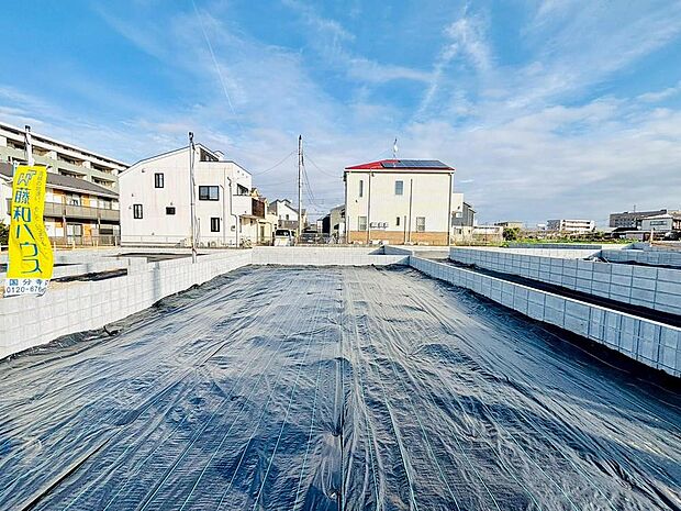 スーパーなどの買い物施設も近くに揃い、快適ライフを彩るロケーションです。