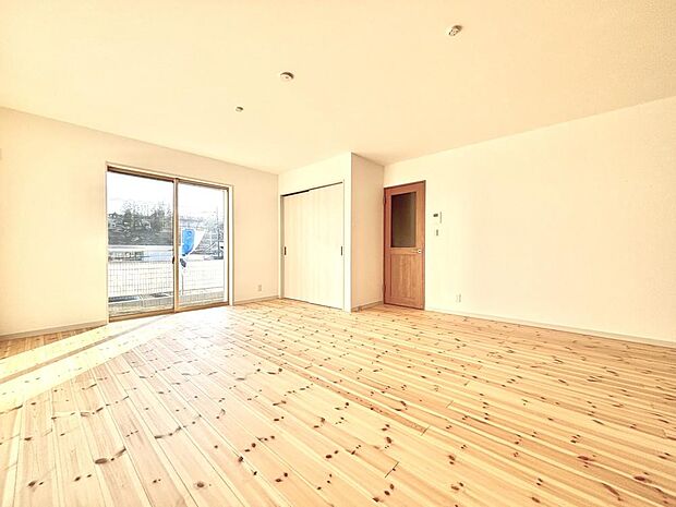 採光・通風に考慮されたLDKです。快適で居心地の良い、家族団らんのひと時をお過ごしいただけます。