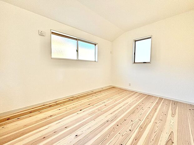 様々なテイストのインテリアと相性の良い、シンプルな内装です。お好みのお部屋作りが楽しめます。