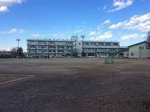 新座市立第三中学校まで約1145m