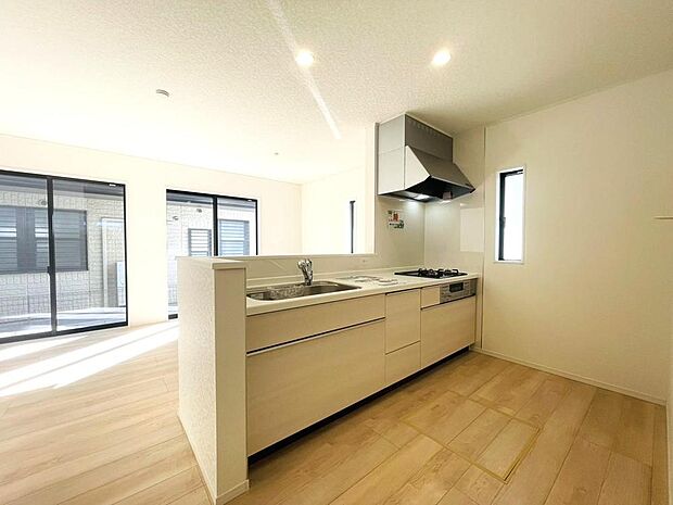 綺麗なキッチンは家事も捗りそうです。ぜひお子様と一緒に、お料理やお菓子作りを楽しんでください。