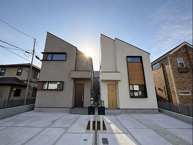 カースペースは2台分が確保されています(車種による)。セカンドカーの所有も検討可能です。