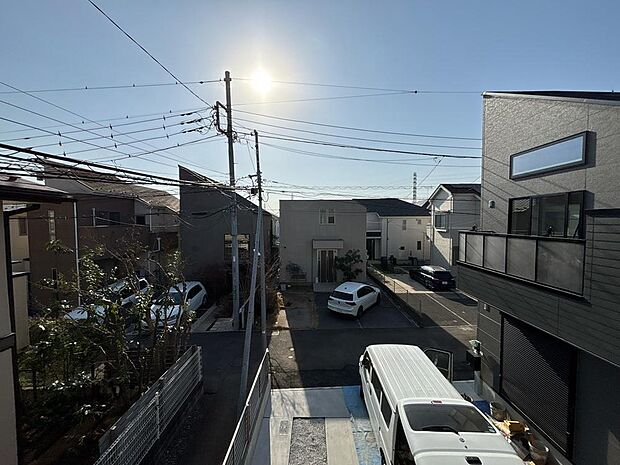 仕事や家事の合間の休憩に、外の景色を眺めればリフレッシュにもなりそうです。