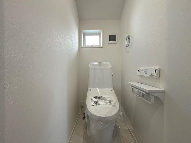 清潔感があるトイレです。仕様の詳細など、気になることはお気軽にお尋ねください。