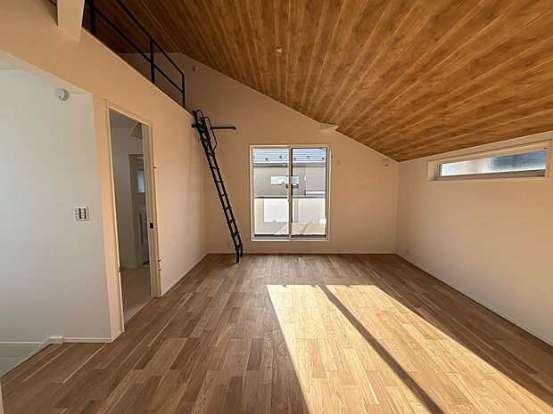 様々なテイストのインテリアと相性の良い、シンプルな内装です。お好みのお部屋作りが楽しめます。
