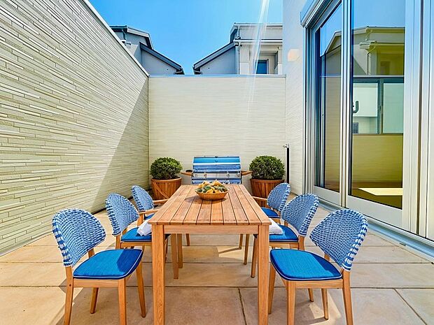 【完成事例】バルコニーは腰壁仕様のためプライバシー面も安心です。CG加工有り