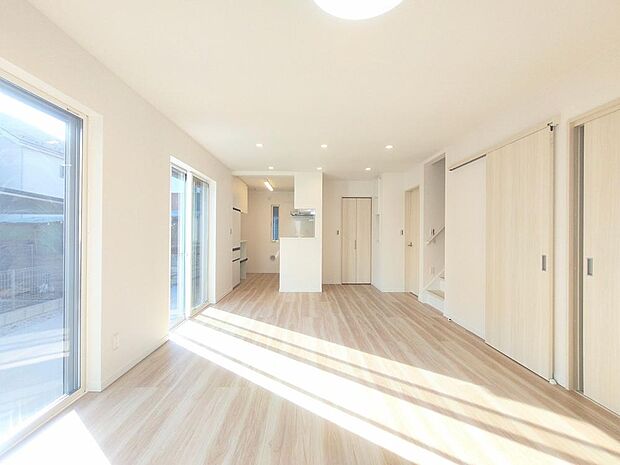 ご家族の写真やお子様の絵を飾り、お気に入りの空間をおつくりください。