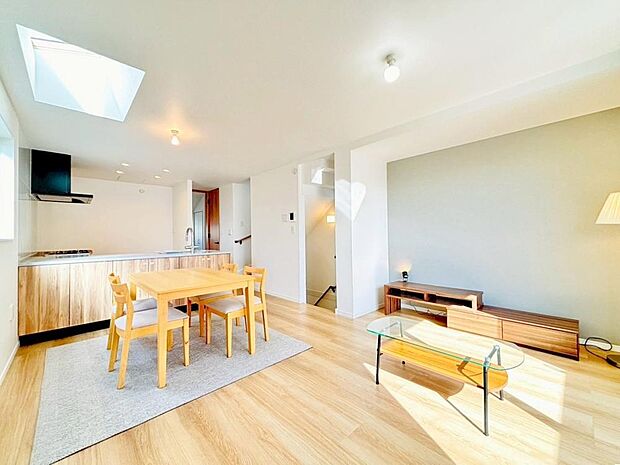 ご家族の思い出を刻むLDK。家族団らんの時間が自然と増えそうです。