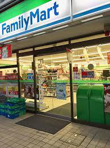 ファミリーマート国立西二丁目店まで約522m