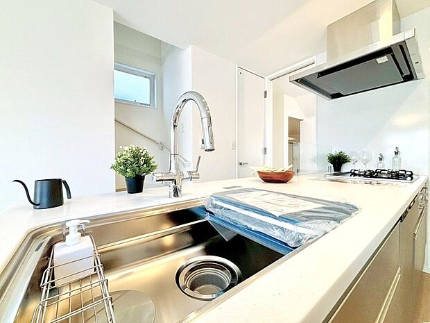 綺麗なキッチンは家事も捗りそうです。ぜひお子様と一緒に、お料理やお菓子作りを楽しんでください。