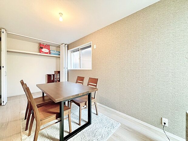 テレワークなどの作業部屋や家事室、子供部屋としても便利なお部屋です。