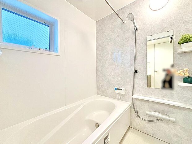 清潔感のある浴室。1日の疲れをゆっくりと癒してくれる空間です。