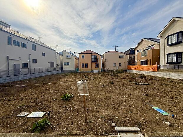 緑の多い自然豊かな住環境で、穏やかな生活が叶います。子育て世帯にもおすすめの立地です。