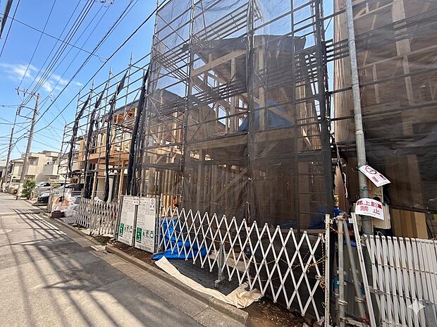 現地にて、住まいの実際の日当たりや、周辺の街並み・交通量などをご体感くださいませ。CGにて青空加工を施しています。