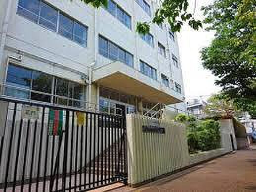 世田谷区立駒沢中学校まで約707m