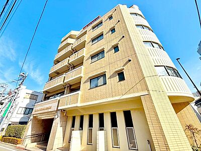 外観：「ベルクレール立川錦町」JR中央線「立川」駅まで徒歩9分、多摩都市モノレール「立川南」駅まで徒歩7分です。それぞれの駅周辺には複数のショッピングセンターが点在し、日々の生活に彩りを与えます。