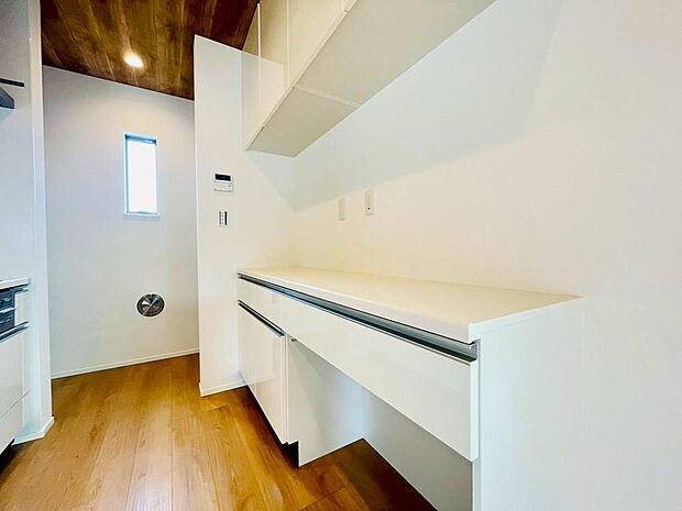 (同仕様写真)新しいお住まいのキッチンで、休日は家族でお料理を楽しむ時間が増えそうです。