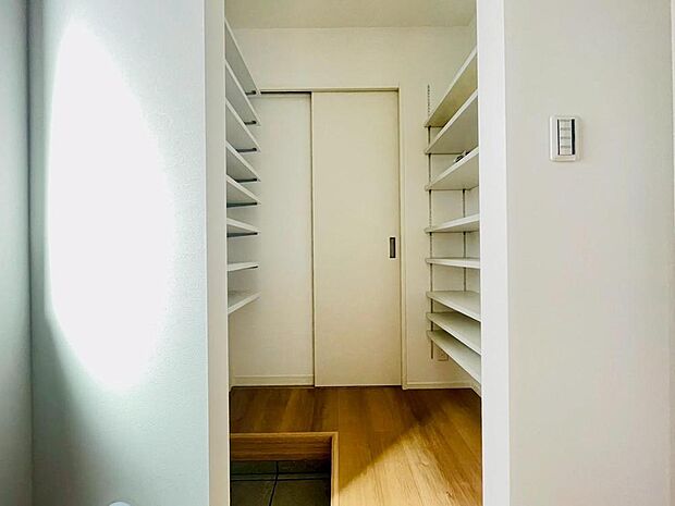 （同仕様写真）すっきりと片づけることで、さわやかな空間を保つことができます。