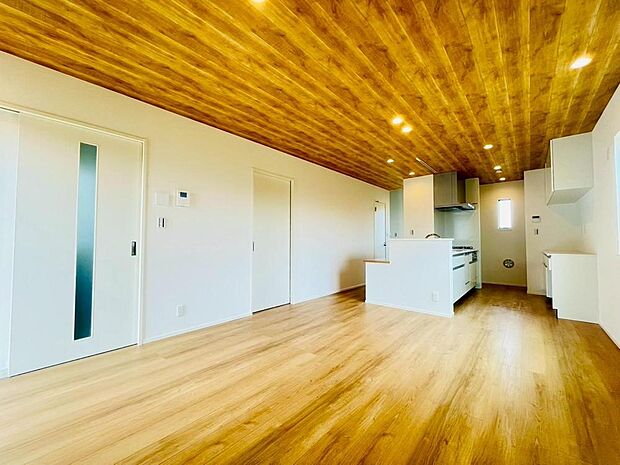 （同仕様写真）適材適所の収納が設けられた、すっきり片づく使い勝手のよい住まいです。