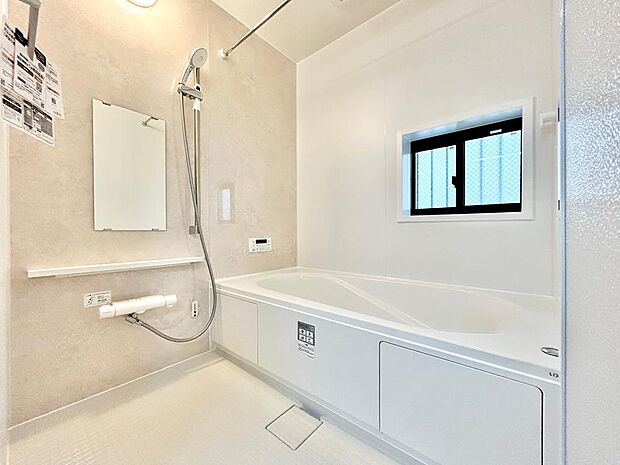 清潔感のある浴室。1日の疲れをゆっくりと癒してくれる空間です。