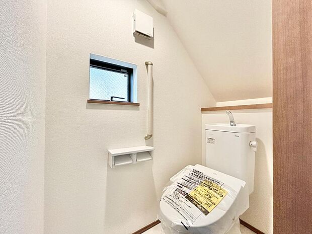 清潔感があるトイレです。仕様の詳細など、気になることはお気軽にお尋ねください。