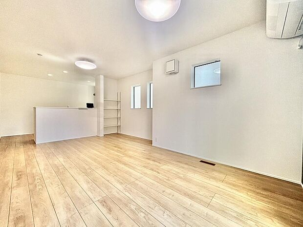 ご家族がお互いの存在を感じながら、思い思いの時間を過ごせる空間です。