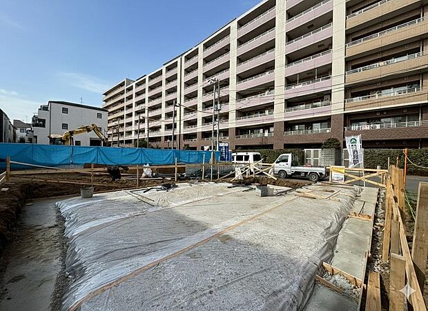 西武国分寺線「恋ヶ窪」駅まで徒歩8分の立地です。複数沿線利用可能です。