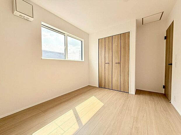 テレワークなどの作業部屋や家事室、子供部屋としても便利なお部屋です。