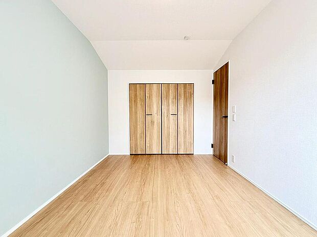 様々なテイストのインテリアと相性の良い、シンプルな内装です。お好みのお部屋作りが楽しめます。