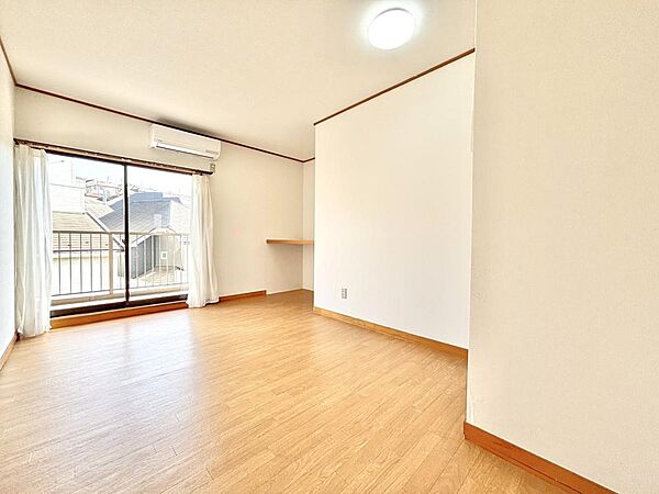 お手入れがしやすい仕様です。普段はフロアモップなどを使って、簡単にお掃除ができそうです。
