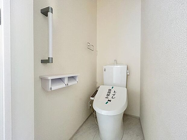 清潔感があるトイレです。仕様の詳細など、気になることはお気軽にお尋ねください。