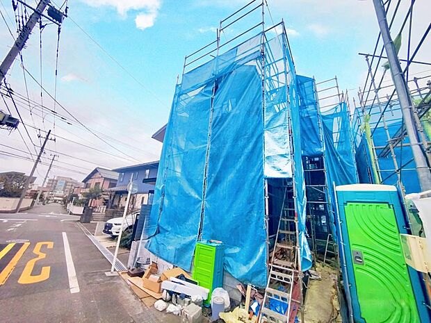 スーパー・小学校が徒歩圏内にあり、日々の生活がしやすくファミリー層にもおすすめの住環境です。