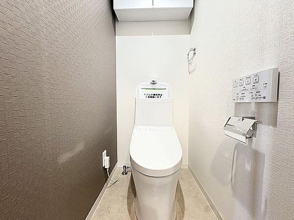 清潔感があるトイレです。仕様の詳細など、気になることはお気軽にお尋ねください。