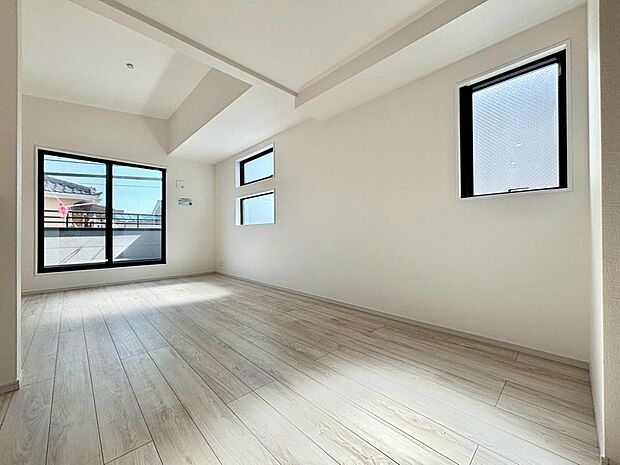 のびのびと寛げるリビングは、ご家族のお気に入りの場所になりそうです。