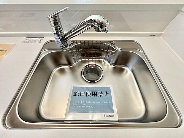 新しいお住まいのキッチンで、休日は家族でお料理を楽しむ時間が増えそうです。