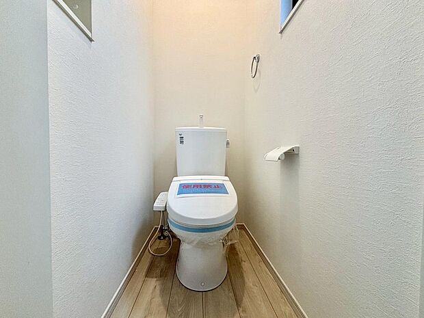 清潔感があるトイレです。仕様の詳細など、気になることはお気軽にお尋ねください。