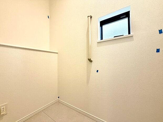 清潔感があるトイレです。仕様の詳細など、気になることはお気軽にお尋ねください。