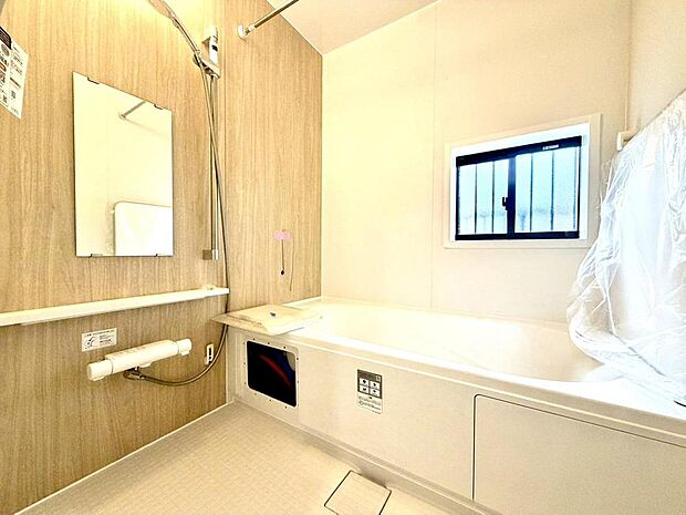 清潔感のある浴室。1日の疲れをゆっくりと癒してくれる空間です。