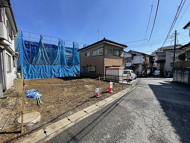 カースペースは2台分が確保されています(車種による)。セカンドカーの所有も検討可能です。