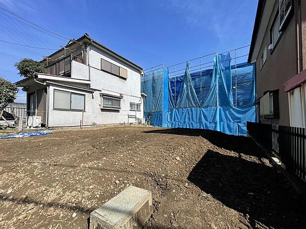 スーパーなどの買い物施設も近くに揃い、快適ライフを彩るロケーションです。