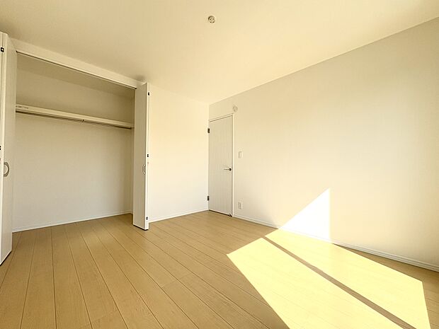 テレワークなどの作業部屋や家事室、子供部屋としても便利なお部屋です。