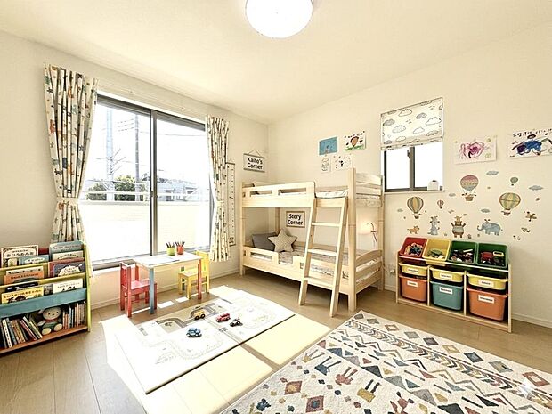 窓から自然光が差し込みます。プライベートな時間も心地よく過ごせそうです。CG加工済み