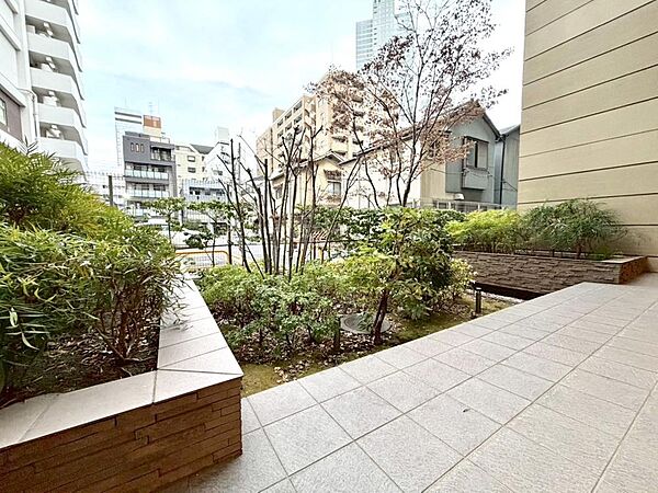 敷地内に植栽が施され、緑に癒されるスペースです。