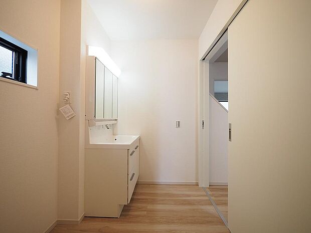 洗面室の収納量や洗面台の仕様など、写真では判らないことはお気軽にお尋ねください。