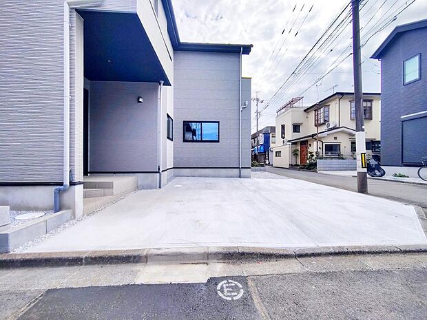 駐車場が設けられています。駐車可能な台数、サイズなどは現地にてご確認ください。