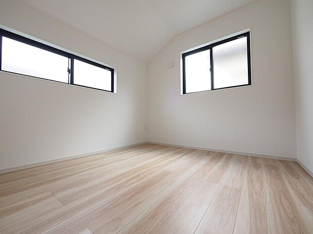 お好みの家具を置いたり、小物を飾り、お気に入りの空間づくりが楽しめそうです。