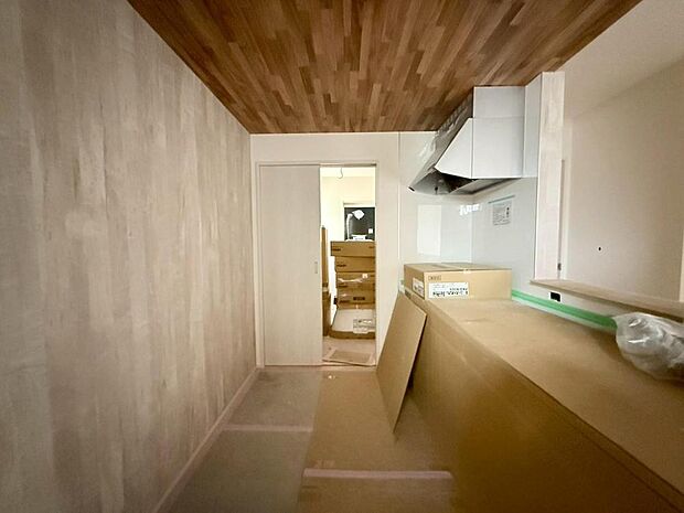 新しいお住まいのキッチンで、休日は家族でお料理を楽しむ時間が増えそうです。