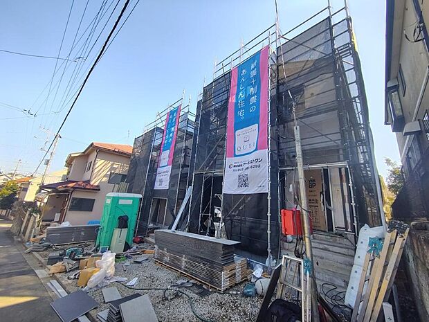 スーパーなどの買い物施設も近くに揃い、快適ライフを彩るロケーションです。