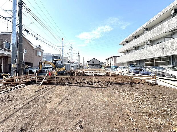 日当たりや周辺の道路幅・交通量など、現地にてお確かめいただけます。ぜひ、お問い合わせくださいませ。