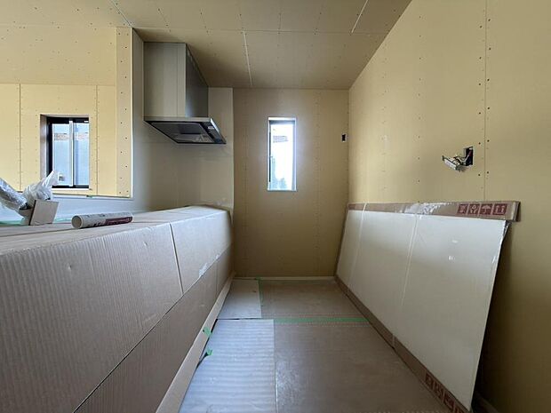 リビングで過ごすお子様を見守りながら調理可能な対面式キッチンです。